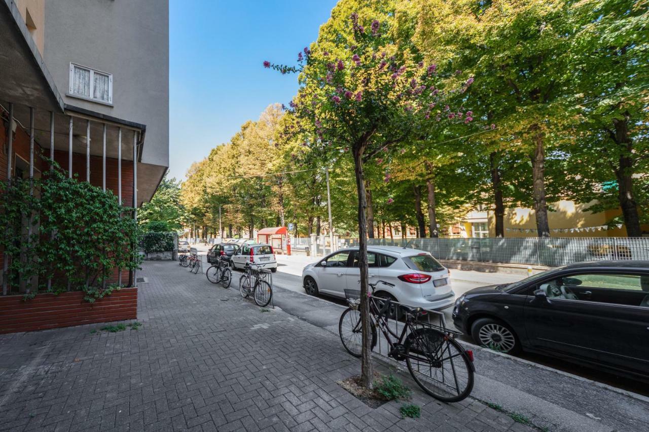 Sant'Orsola Colorful Huge Apartment Болонья Екстер'єр фото